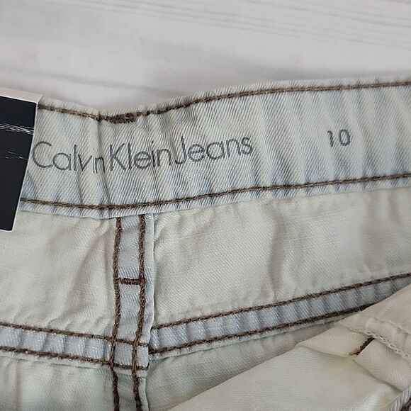 Calvin Klein lightwash jean shorts Women's Size 10 - Picture 8 of 12